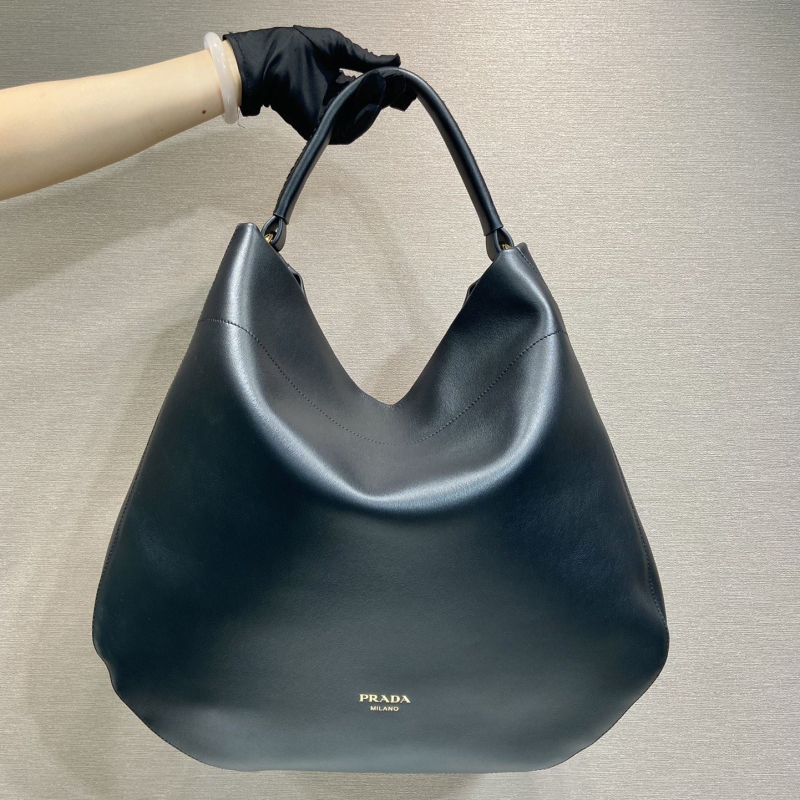 Pra*a tote bags